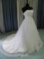 �n���C�����̃h���X�E�u�[�P